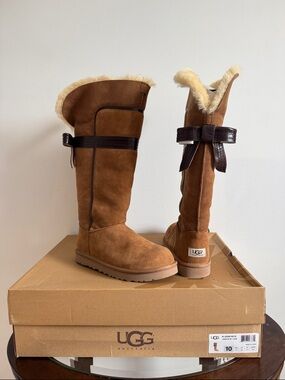 New UGG Australia Women’s Genevieve Boots in Chestnut